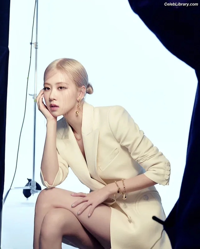Rosé (BLACKPINK) photo 2 of 4338