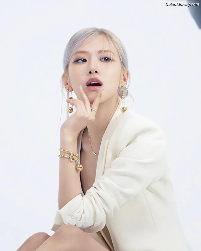 Rosé (BLACKPINK) photo 3 of 4338