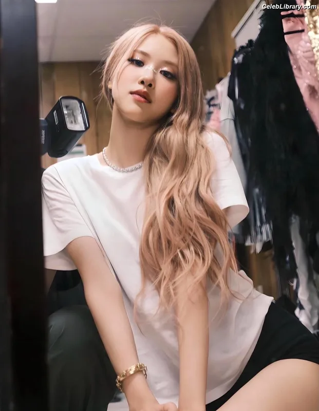 Rosé (BLACKPINK) photo 7 of 4338