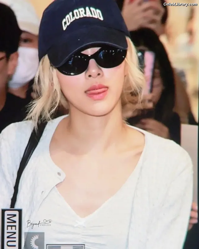 Rosé (BLACKPINK) photo 1 of 4338