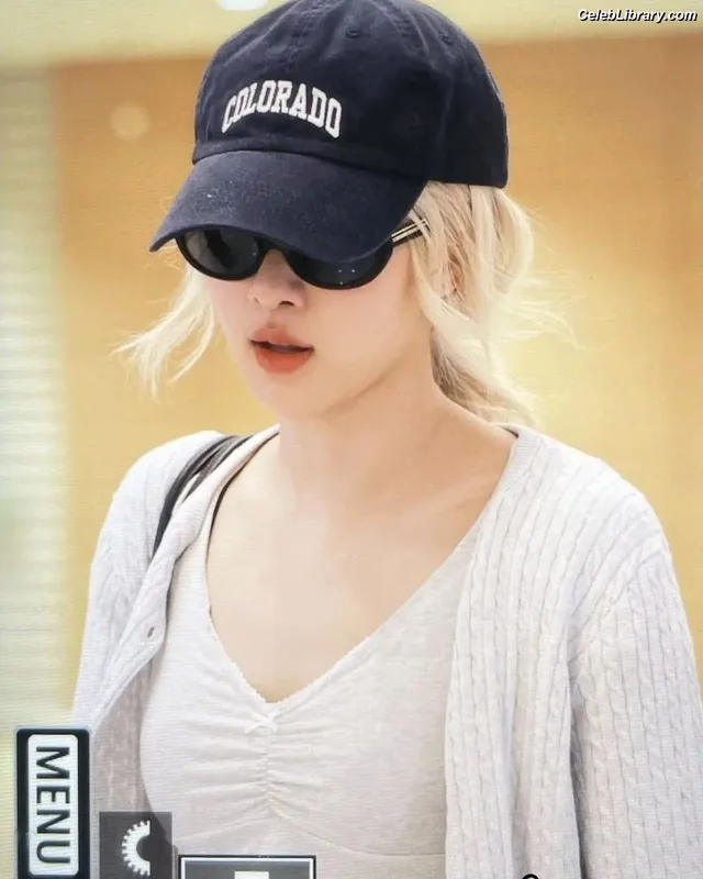Rosé (BLACKPINK) photo 19 of 4338