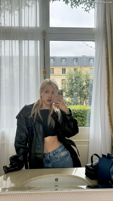 Rosé (BLACKPINK) photo 24 of 4338