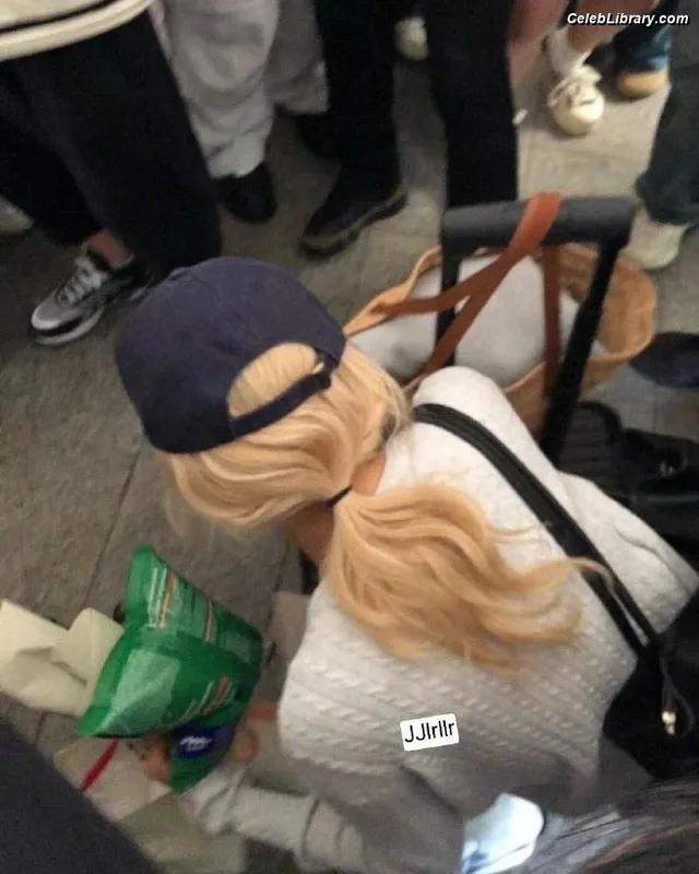 Rosé (BLACKPINK) photo 20 of 4338