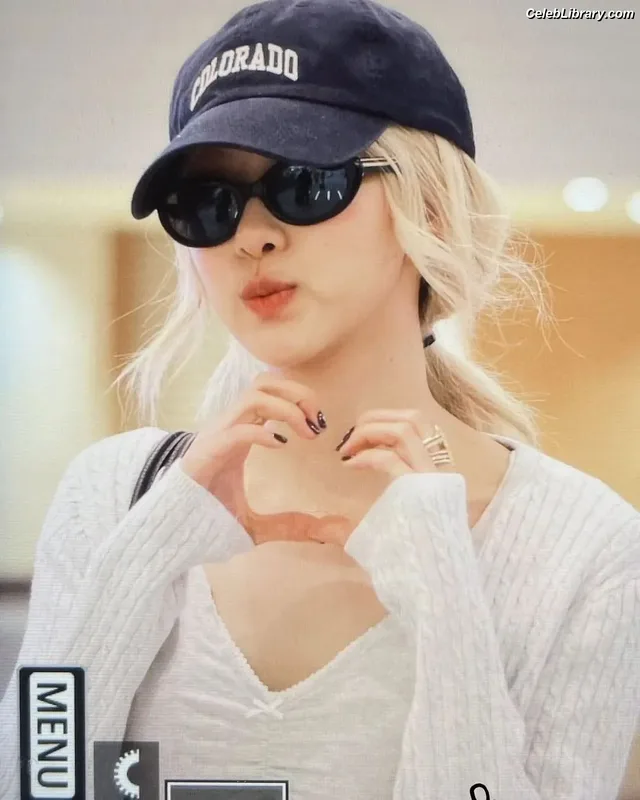 Rosé (BLACKPINK) photo 17 of 4338