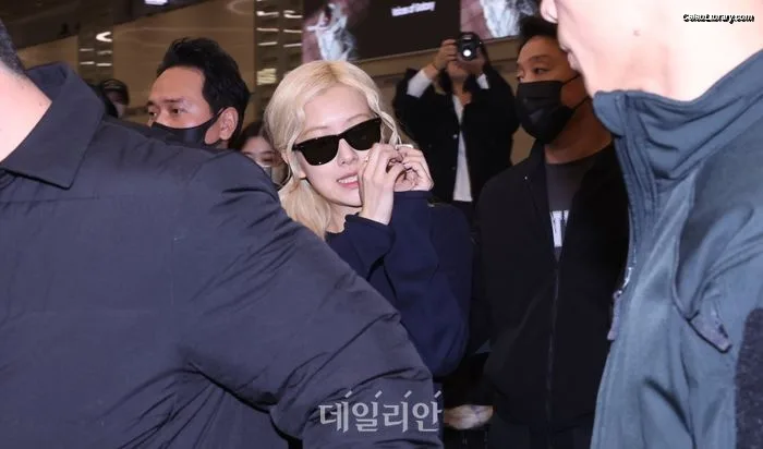 Rosé (BLACKPINK) photo 21 of 4338