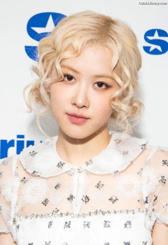 Rosé (BLACKPINK) photo 5 of 4338