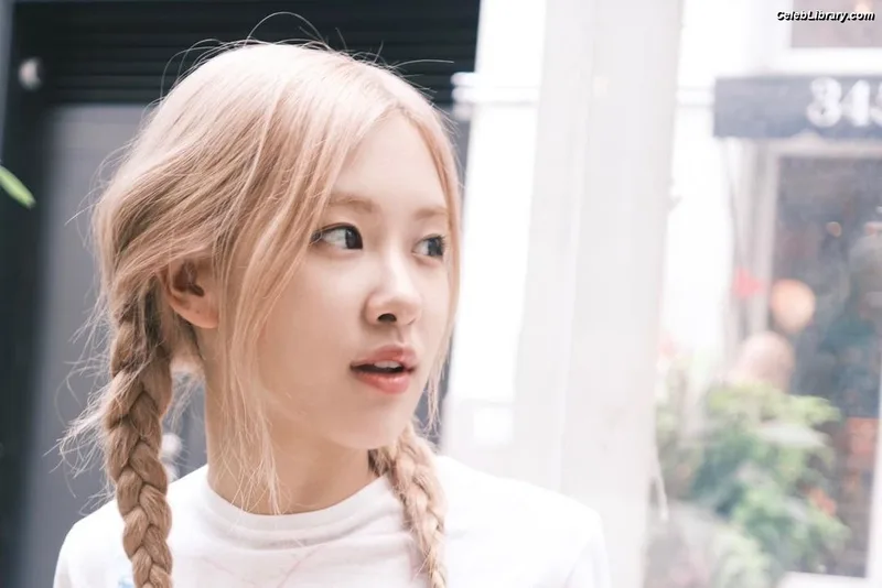 Rosé (BLACKPINK) photo 5 of 4338