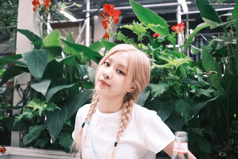 Rosé (BLACKPINK) photo 12 of 4338