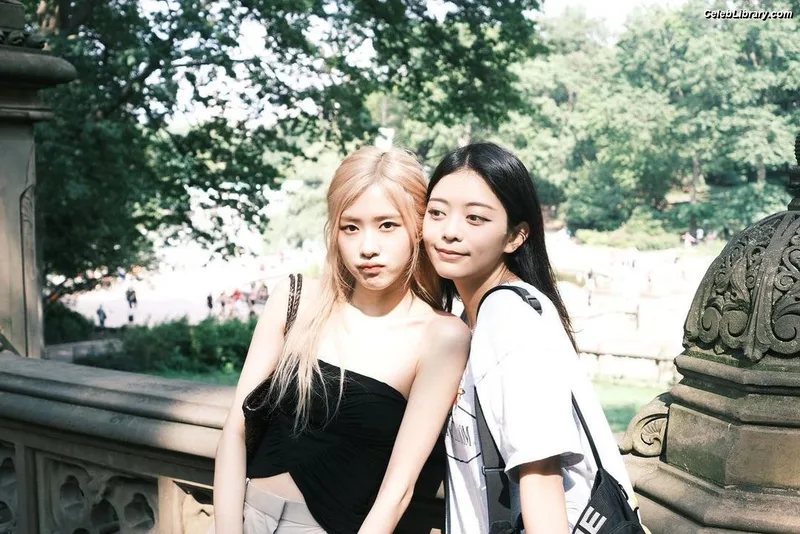 Rosé (BLACKPINK) photo 10 of 4338