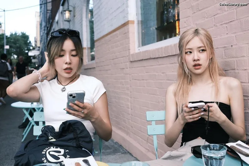Rosé (BLACKPINK) photo 11 of 4338