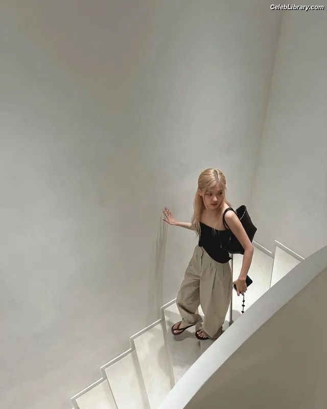Rosé (BLACKPINK) photo 18 of 4338