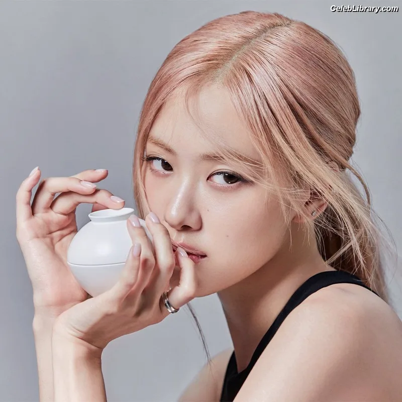 Rosé (BLACKPINK) photo 1 of 4338