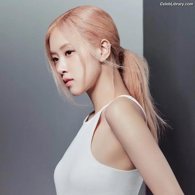 Rosé (BLACKPINK) photo 2 of 4338