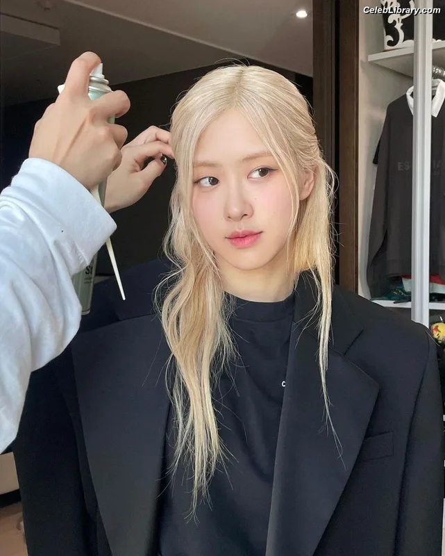 Rosé (BLACKPINK) photo 6 of 4338