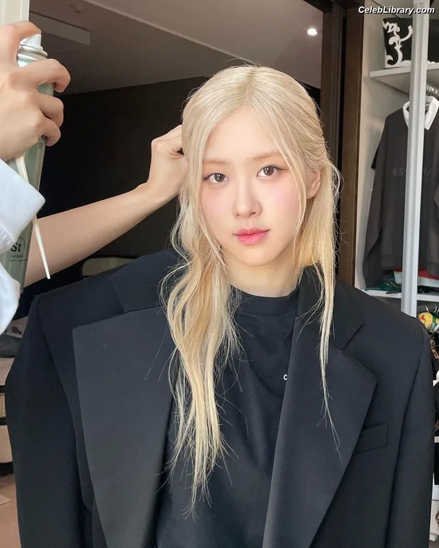 Rosé (BLACKPINK) photo 7 of 4338