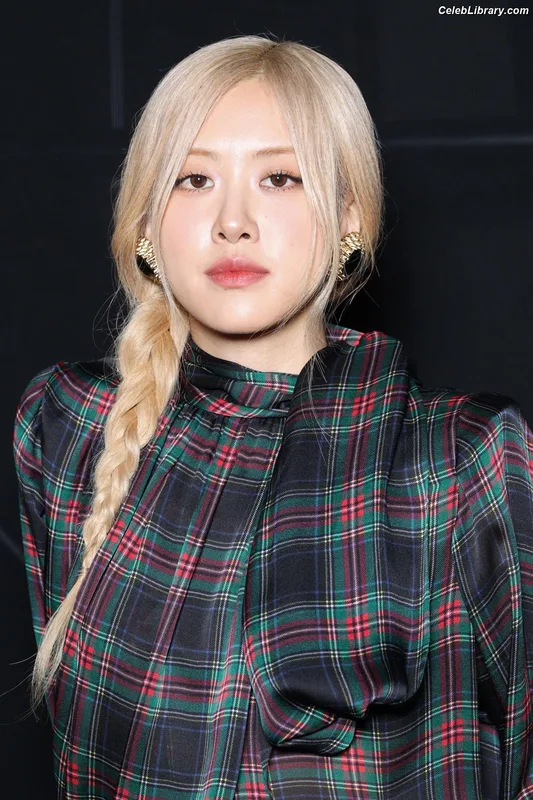 Rosé (BLACKPINK) photo 8 of 4338