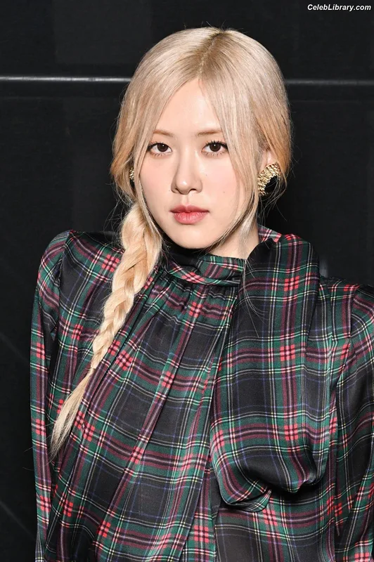 Rosé (BLACKPINK) photo 10 of 4338