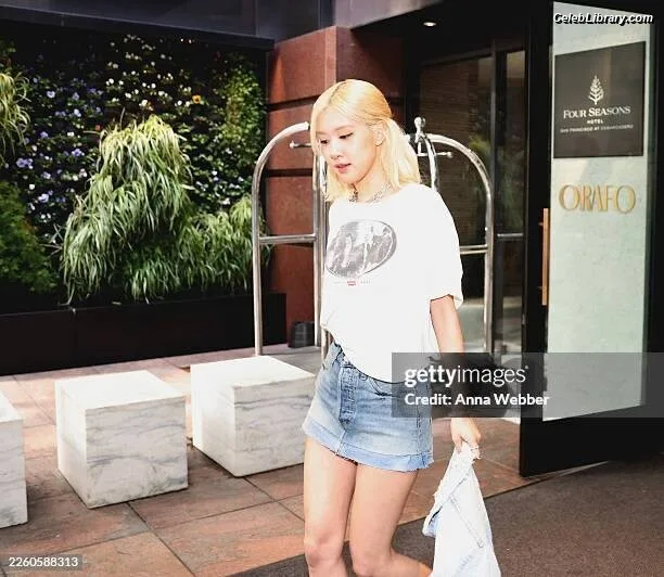 Rosé (BLACKPINK) photo 2 of 4338