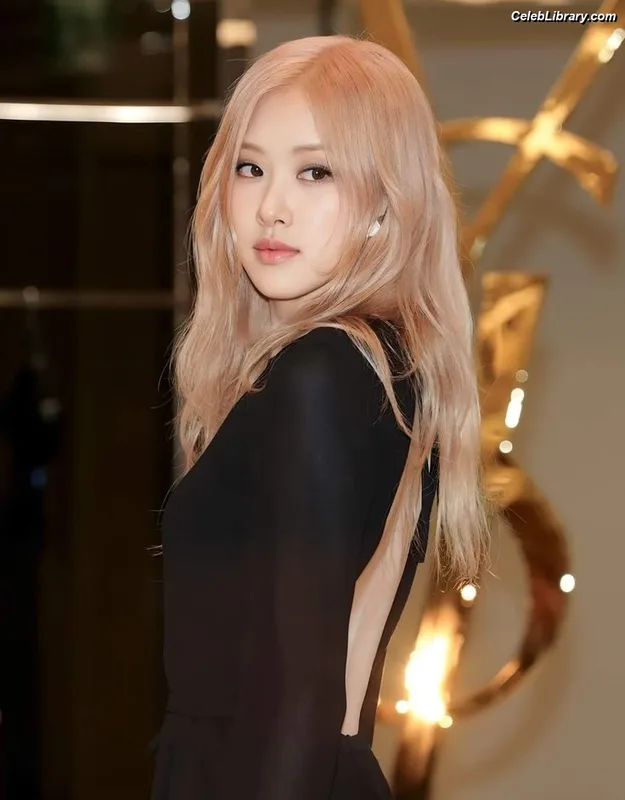 Rosé (BLACKPINK) photo 11 of 4338