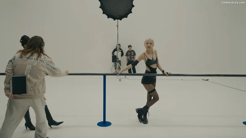 Rosé (BLACKPINK) photo 7 of 4338
