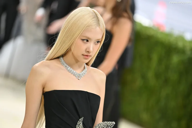 Rosé (BLACKPINK) photo 1 of 4338