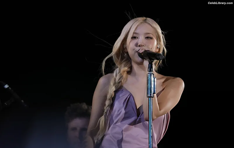 Rosé (BLACKPINK) photo 3 of 4338