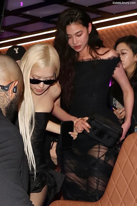 Rosé (BLACKPINK) photo 2 of 4338