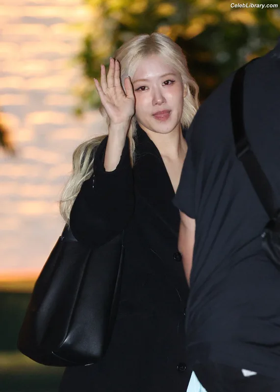 Rosé (BLACKPINK) photo 8 of 4338