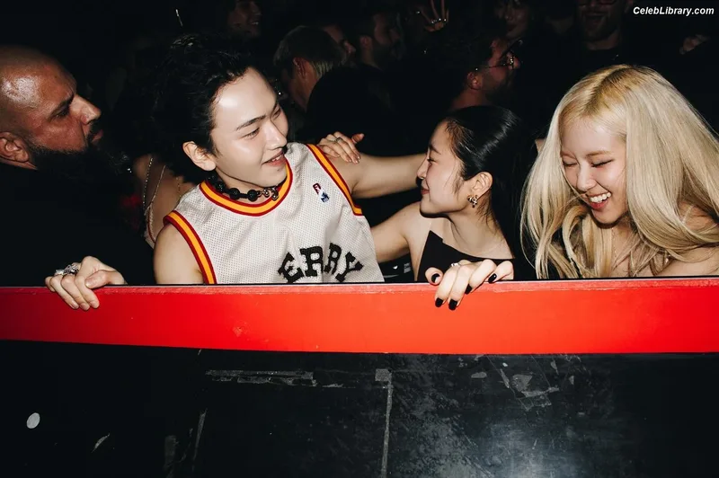Rosé (BLACKPINK) photo 6 of 4338