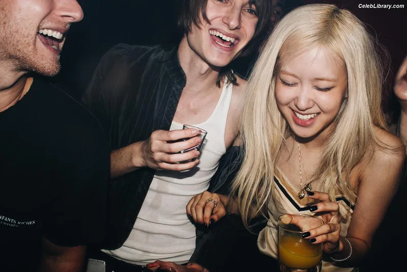 Rosé (BLACKPINK) photo 7 of 4338