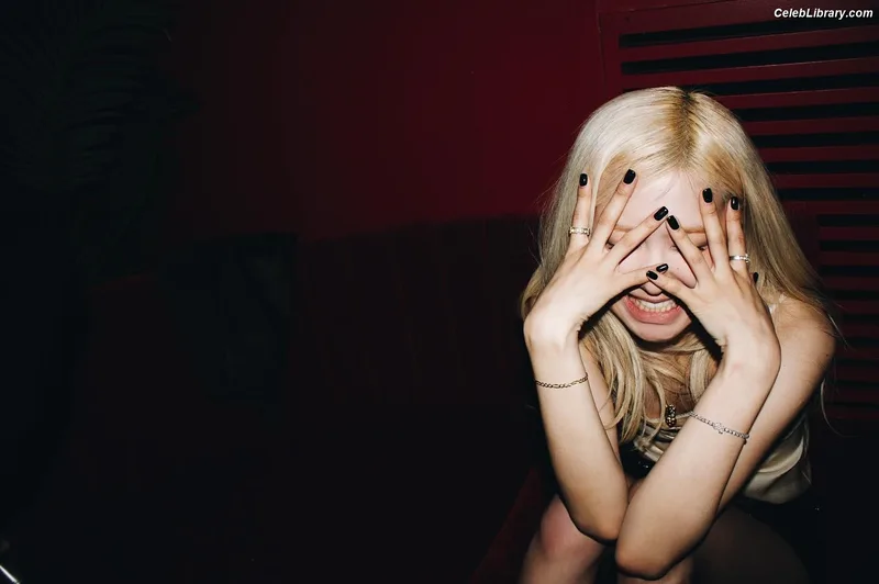 Rosé (BLACKPINK) photo 8 of 4338