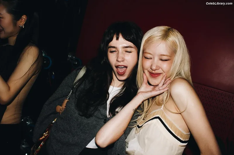 Rosé (BLACKPINK) photo 12 of 4338