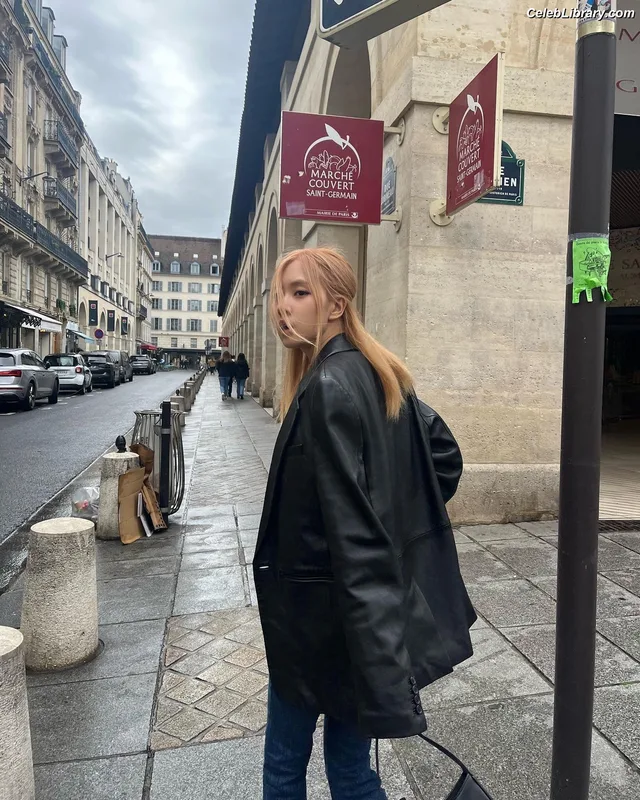 Rosé (BLACKPINK) photo 2 of 4338