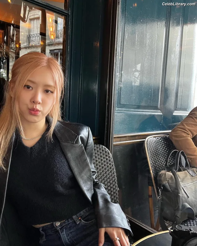 Rosé (BLACKPINK) photo 3 of 4338