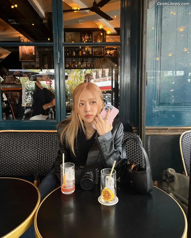Rosé (BLACKPINK) photo 7 of 4338