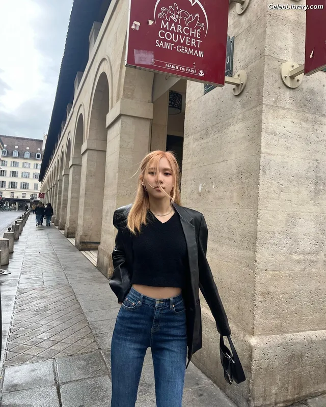 Rosé (BLACKPINK) photo 8 of 4338