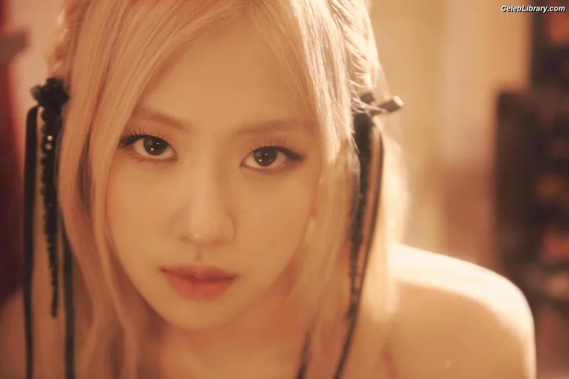 Rosé (BLACKPINK) photo 2 of 4338