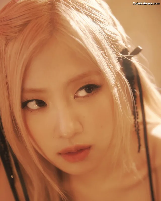 Rosé (BLACKPINK) photo 8 of 4338