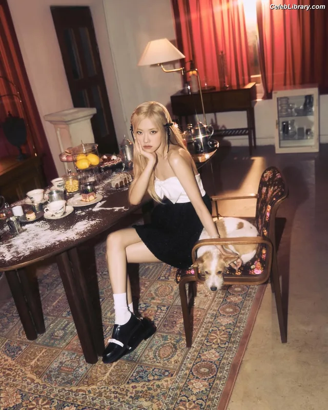 Rosé (BLACKPINK) photo 10 of 4338