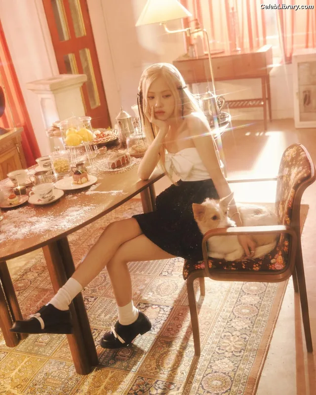 Rosé (BLACKPINK) photo 14 of 4338