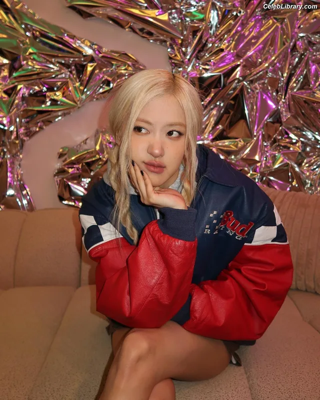 Rosé (BLACKPINK) photo 18 of 4338