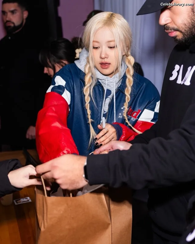 Rosé (BLACKPINK) photo 23 of 4338