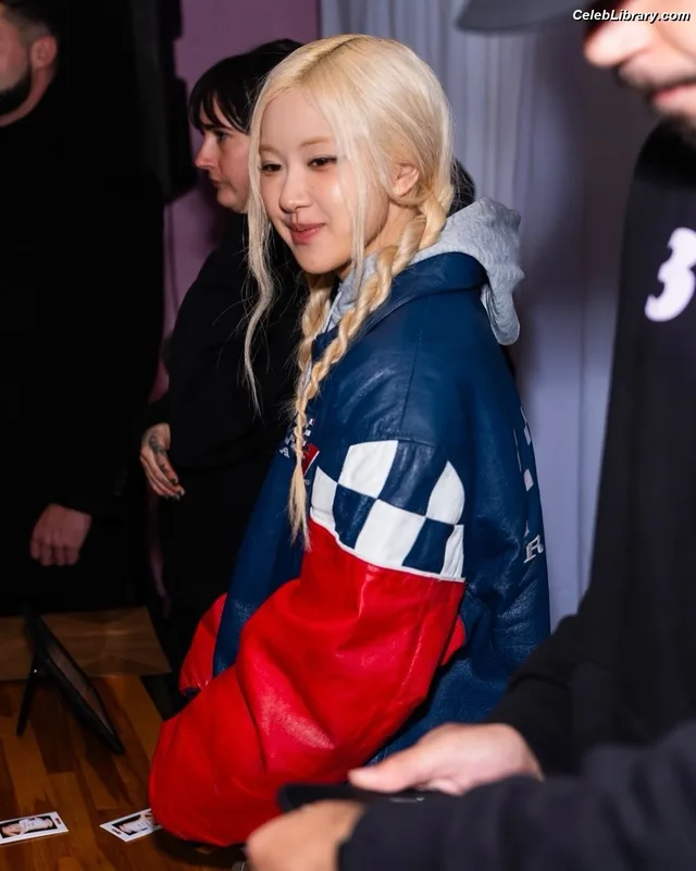 Rosé (BLACKPINK) photo 24 of 4338