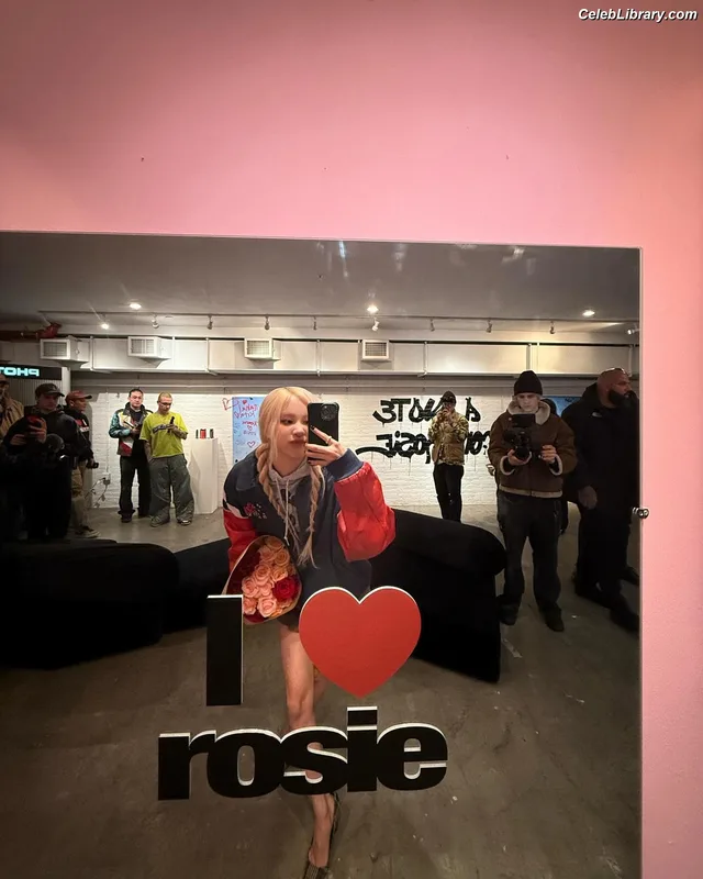 Rosé (BLACKPINK) photo 22 of 4338