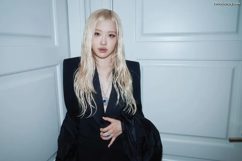 Rosé (BLACKPINK) photo 18 of 4338