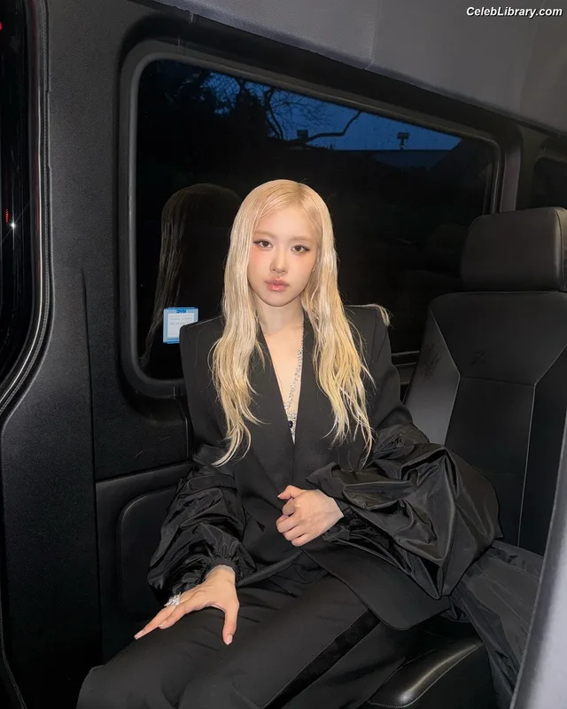 Rosé (BLACKPINK) photo 12 of 4338