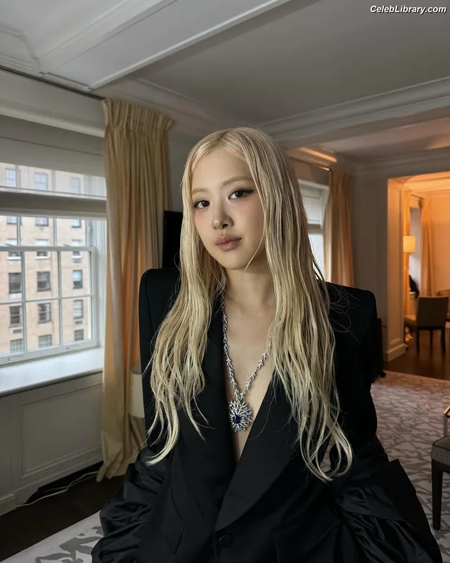Rosé (BLACKPINK) photo 8 of 4338