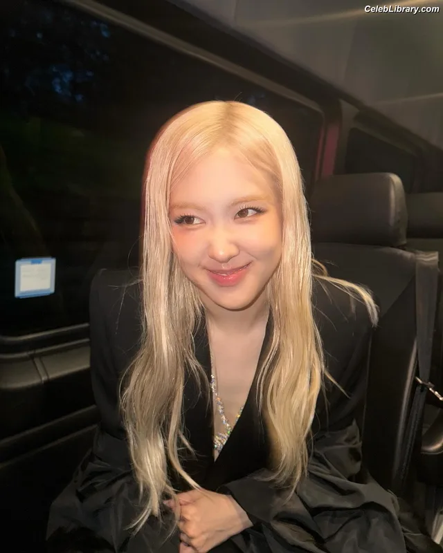 Rosé (BLACKPINK) photo 13 of 4338