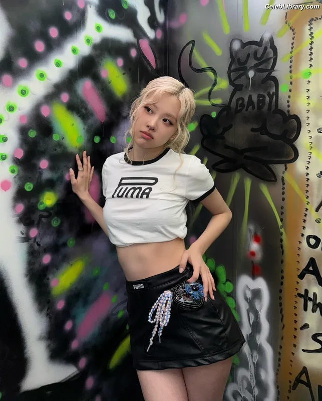 Rosé (BLACKPINK) photo 4 of 4338