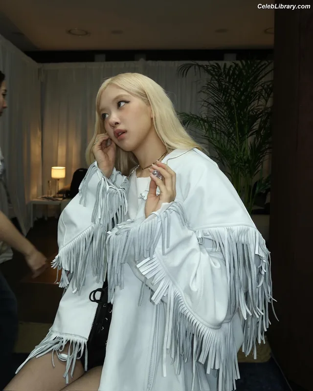 Rosé (BLACKPINK) photo 12 of 4338
